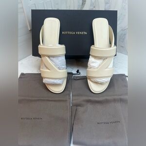 Bottega Veneta Beige Women's Sandals. Size 38.5 New. Never worn